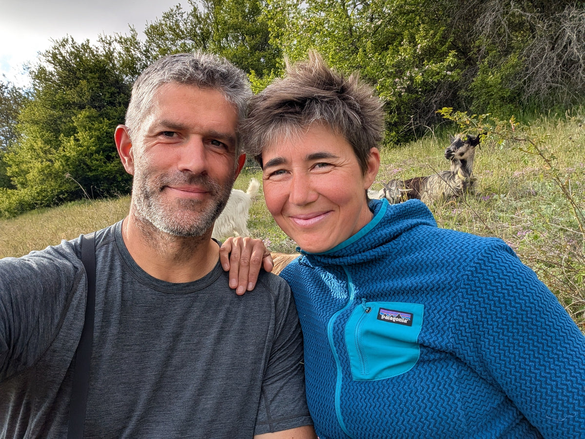 "Lang reizen, wat is de impact op jullie als koppel?" - in gesprek met Thomas & Evelyn
